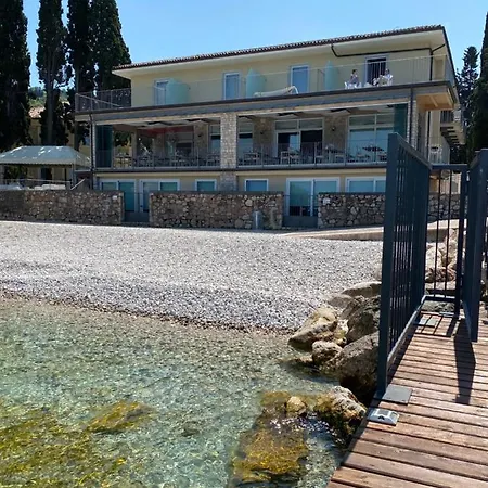 Baia Dei Pini Torri Del Benaco