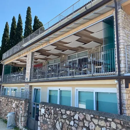 Hotel Baia Dei Pini Torri Del Benaco