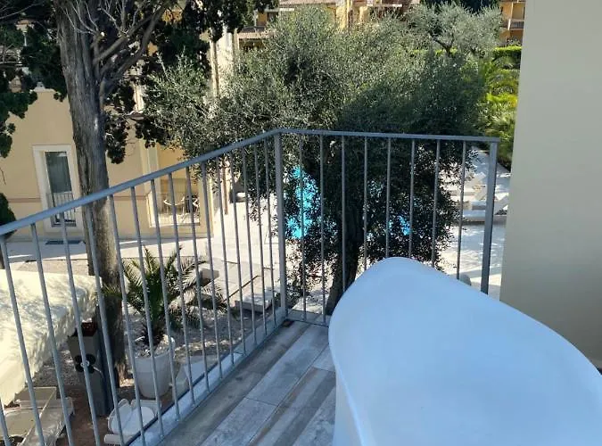 Hotel Baia Dei Pini 3*