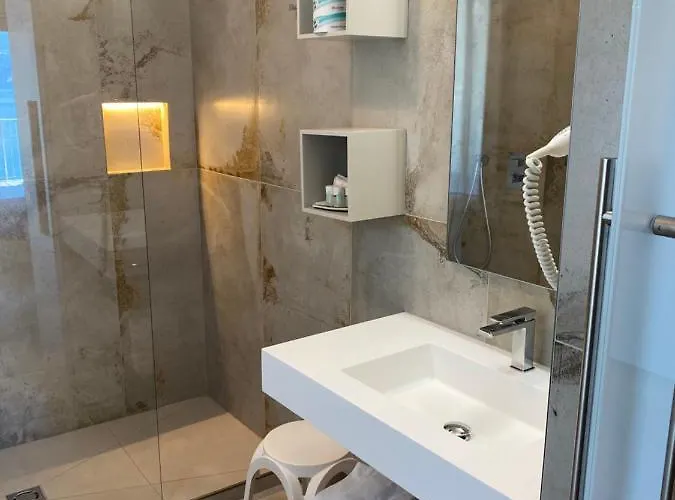 Baia Dei Pini Hotel Torri Del Benaco