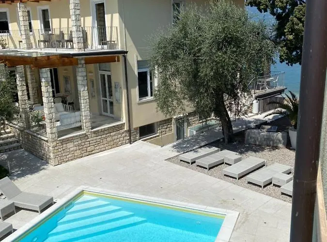 Szálloda Baia Dei Pini 3*