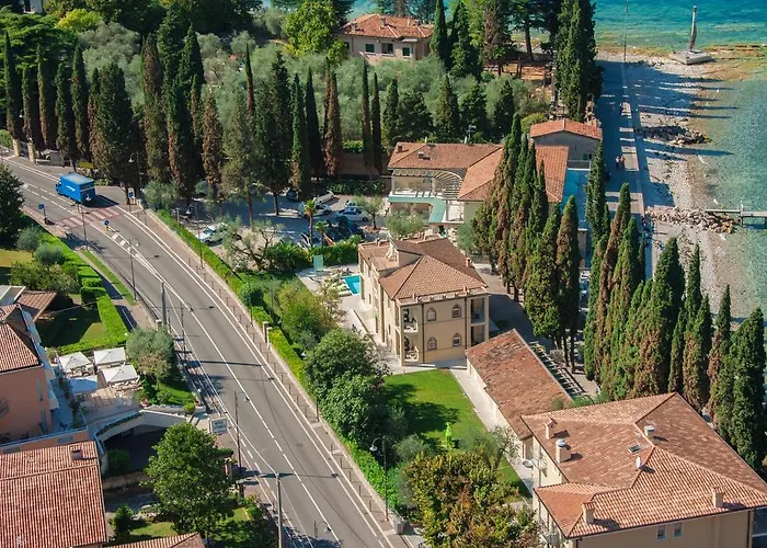 Baia Dei Pini Hotel Torri Del Benaco