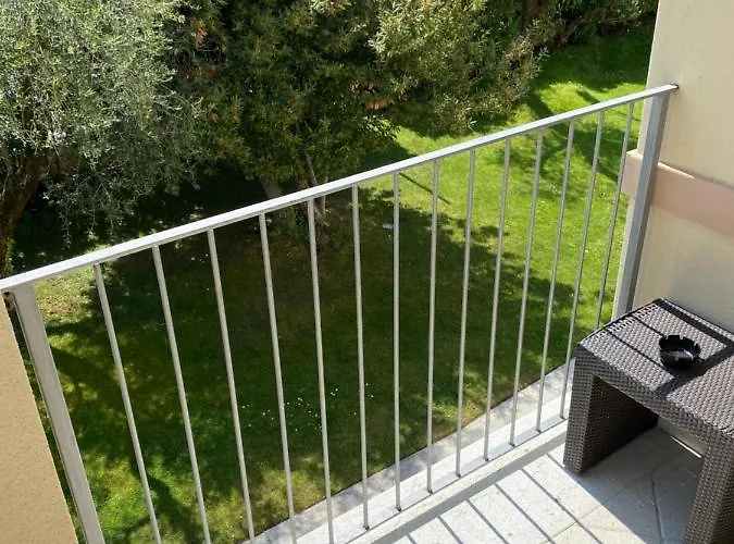 Baia Dei Pini Torri Del Benaco